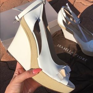 ISABELLA FIORE OFF-WHITE SUMMER WEDGES NWT